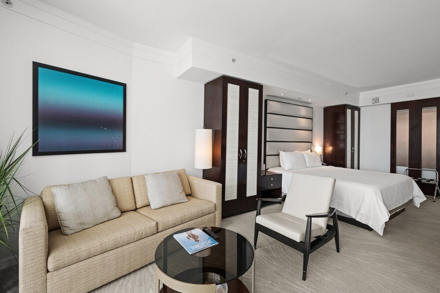 Building Photo - 4391 Collins Ave
