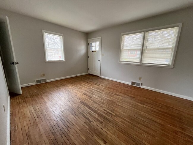 Building Photo - 2 Bed/1 Bath Rental Home!