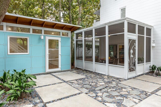 Building Photo - 2979 S County Hwy 395