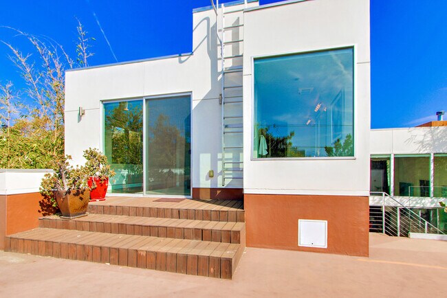 Building Photo - 8822 Rangely Ave