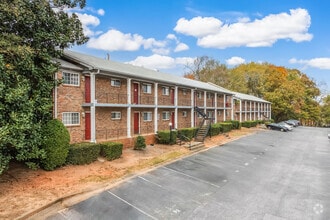 Building Photo - Westhampton Court Apartment Homes