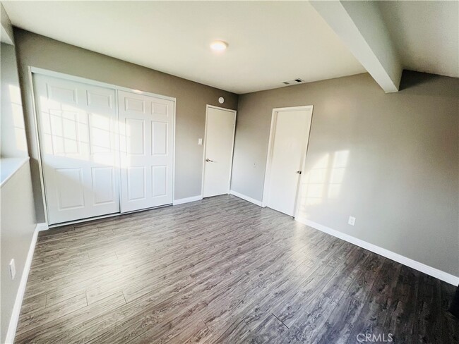 Building Photo - 824 N San Diego Ave
