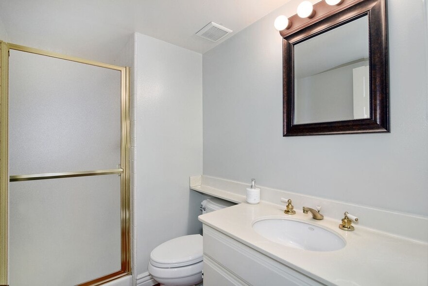 Building Photo - 4325 Oak Glen St