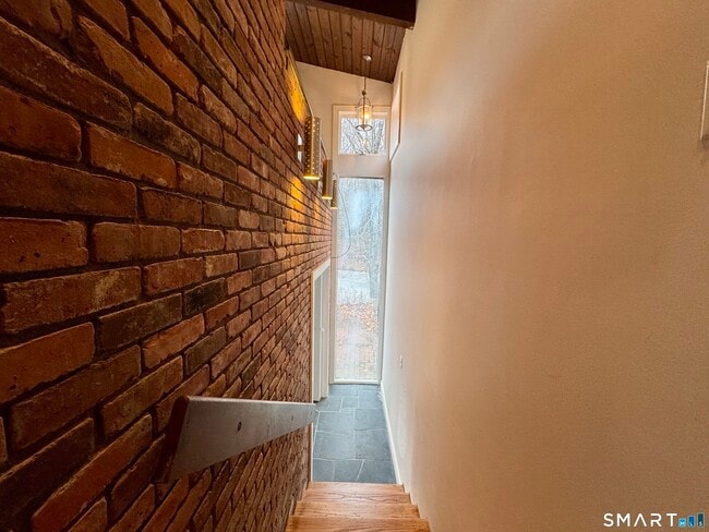 Building Photo - 860 Oakwood Rd