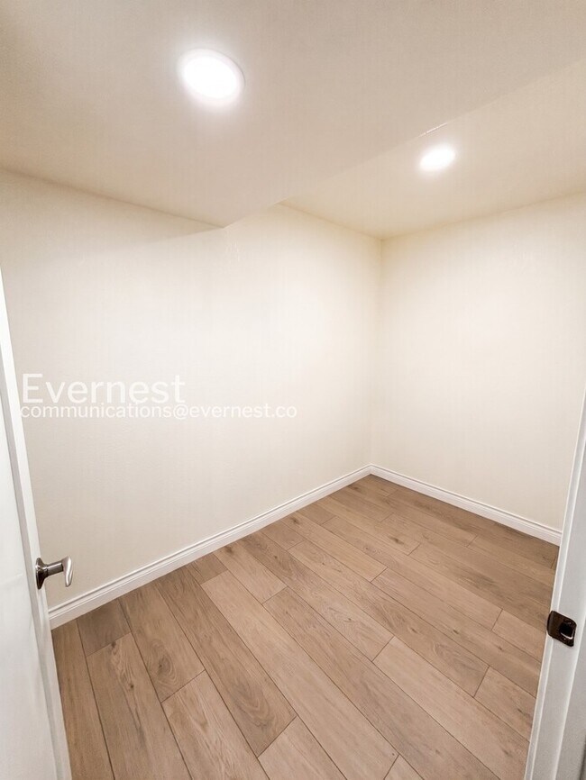 Building Photo - 268 S Garfield St