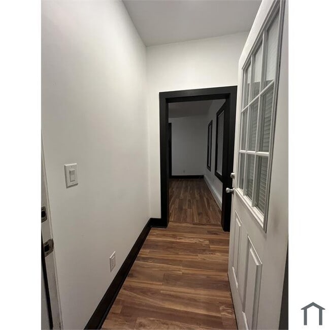 Building Photo - 32 Chapel St