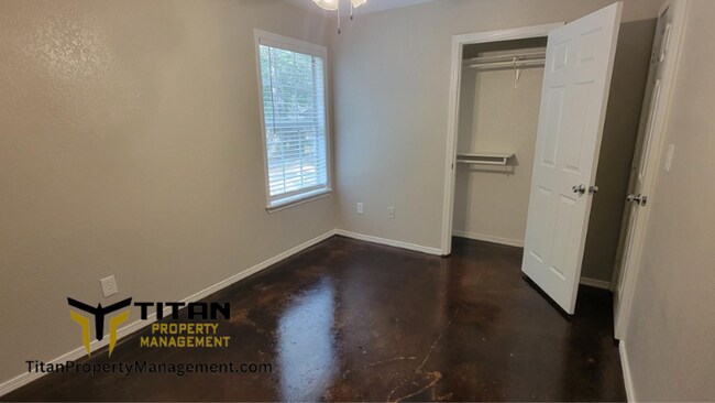 Building Photo - 3bed/ 2 bath home