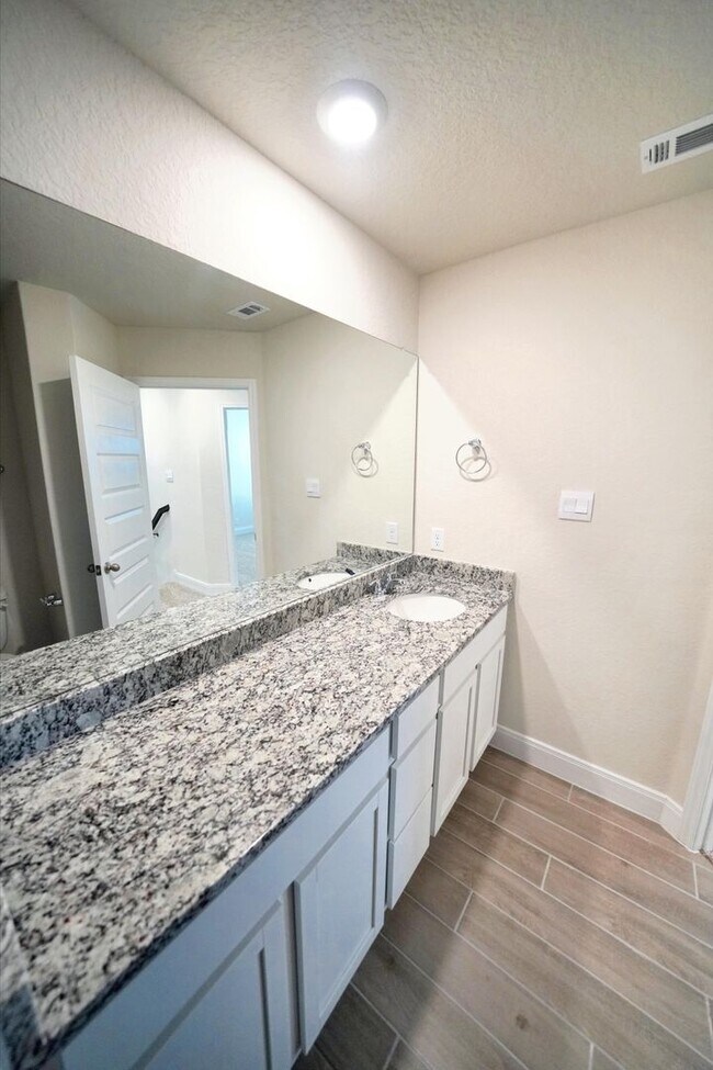 Building Photo - Stunning New Cibolo Home Now Available in Steel Creek - Realtor Commission: $500