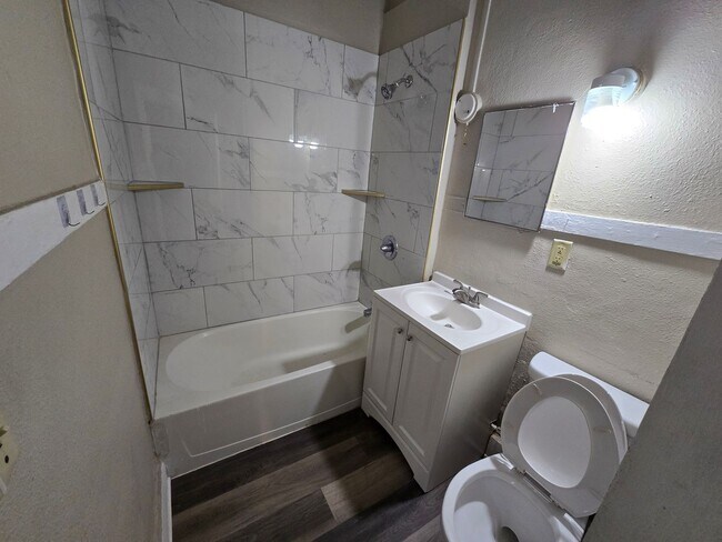 Building Photo - 1512 Jones St