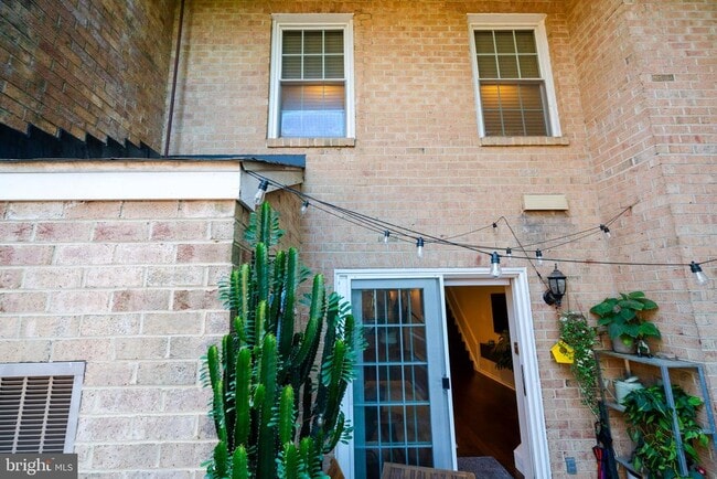 Building Photo - 907 S Rolfe St