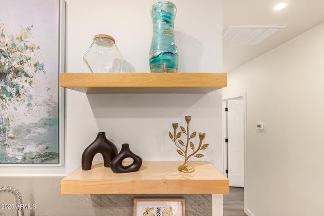 Building Photo - 12005 N Panorama Dr