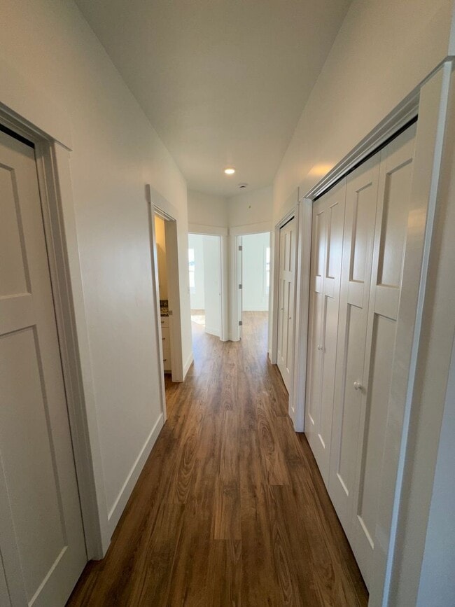 Building Photo - Modern 2-Story Town Home for Rent in Sugar...