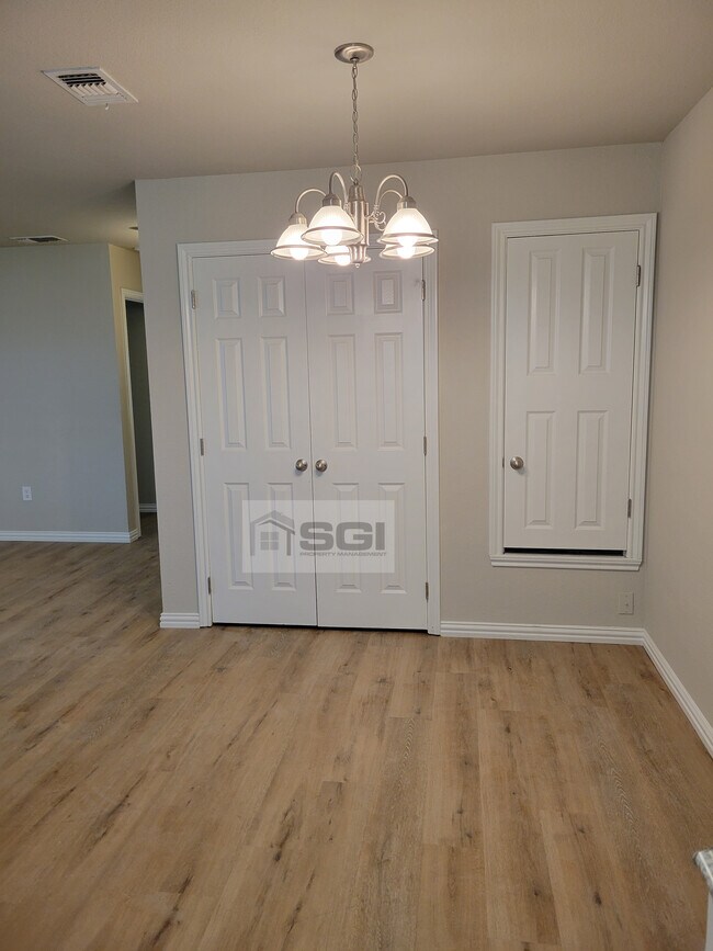 Building Photo - 3602 Mandy Dr