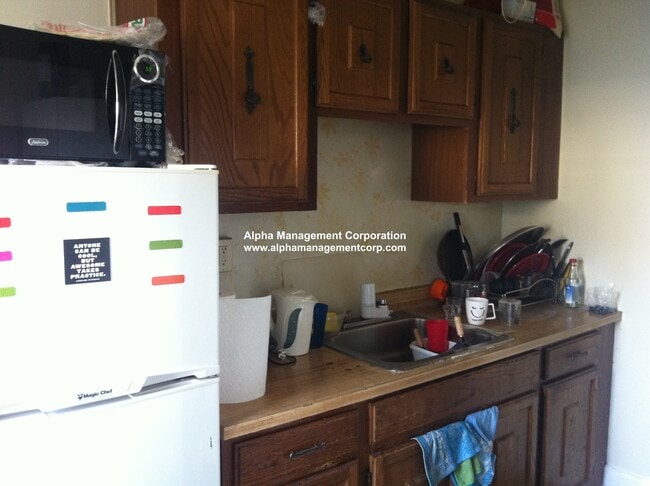 Building Photo - 180 Pleasant St