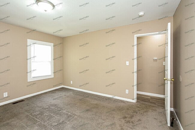 Building Photo - 6401 E 44th Pl