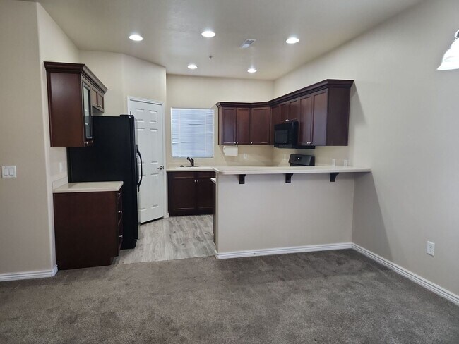 Building Photo - Cedar Crossings Townhome