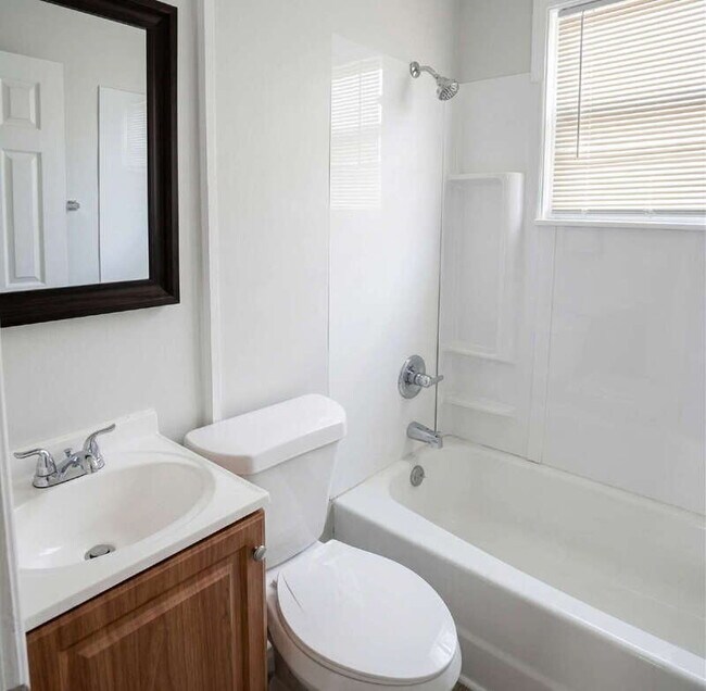 Building Photo - 159 Munson Dr