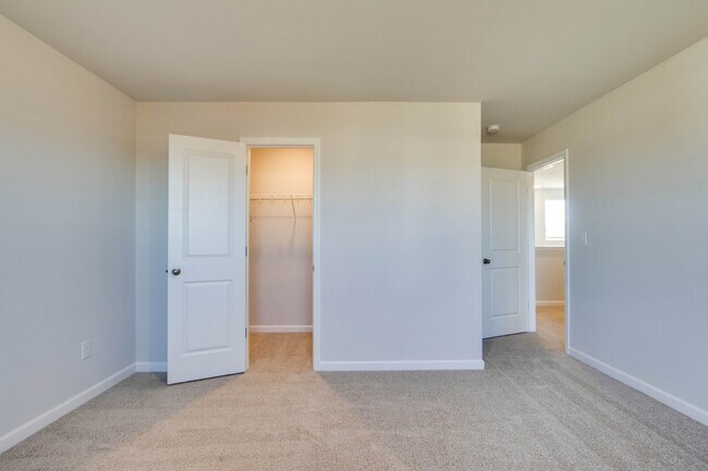 Building Photo - 2404 Alberto Dr