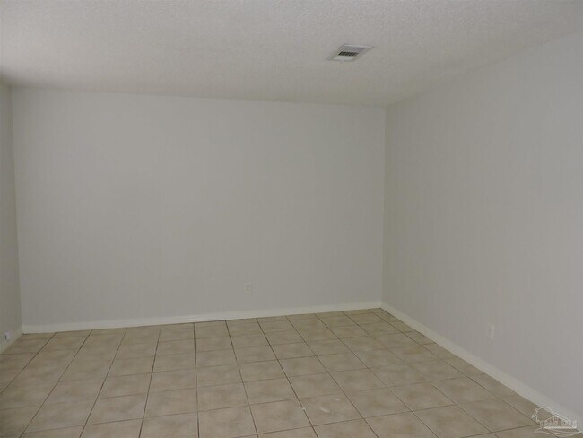 Building Photo - 7834 Charter Oaks Dr