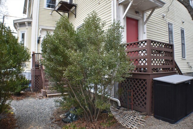 Building Photo - 120 Pearl St