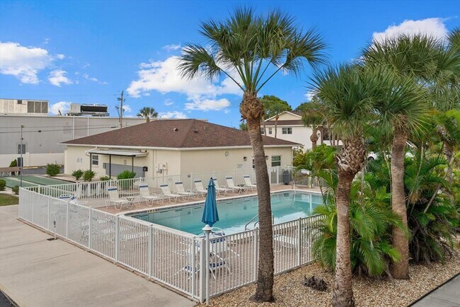 Building Photo - 1531 Placida Rd