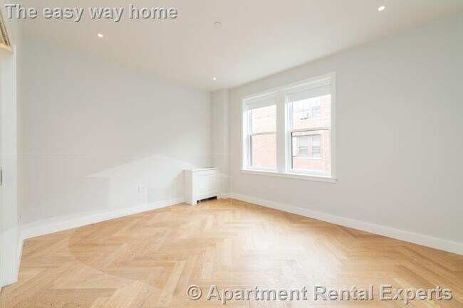 Building Photo - 19 Forest St