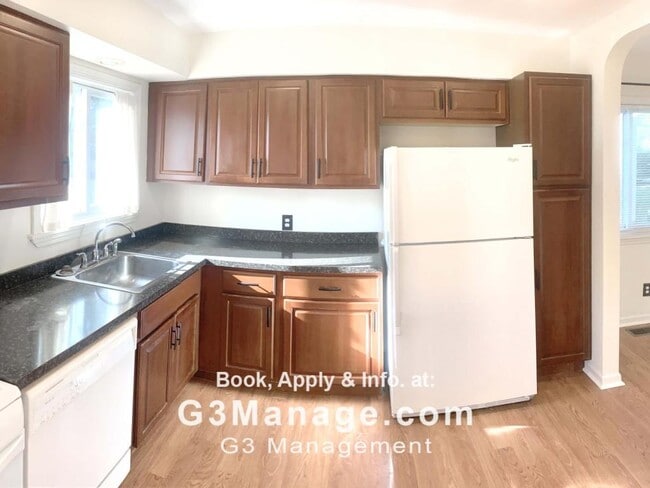 Building Photo - 5052 Walsh Dr