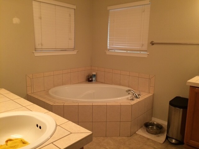 Building Photo - Crystal Heights Area of Puyallup-Fresh Pai...