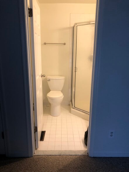 Building Photo - 911 S Charles St