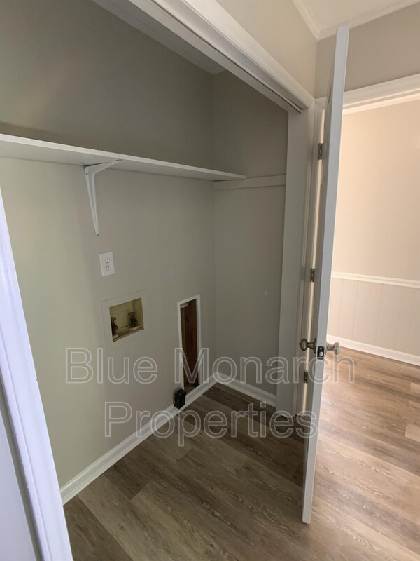 Building Photo - 221 Welch Ave