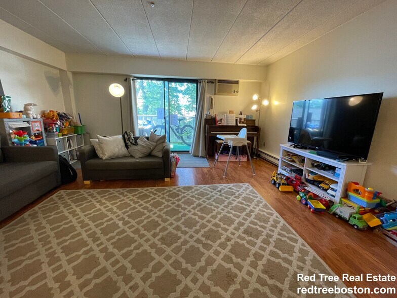 Building Photo - 125 Pleasant St