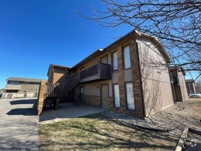 Building Photo - Modern 2 Bedroom, 1 bathroom downstairs ap...