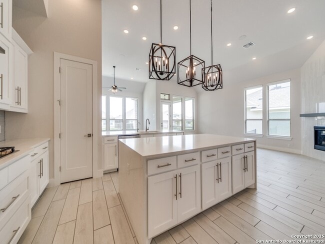 Building Photo - 122 Wildrose Hill Dr