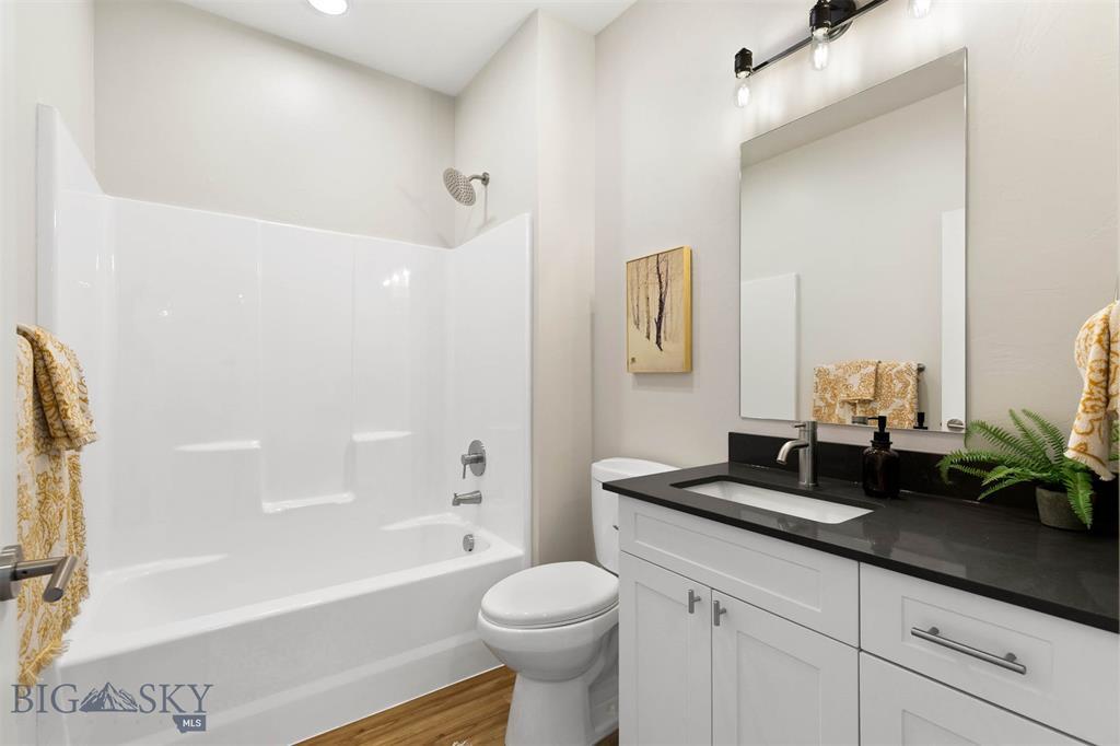 Building Photo - 2221 Willow Dr