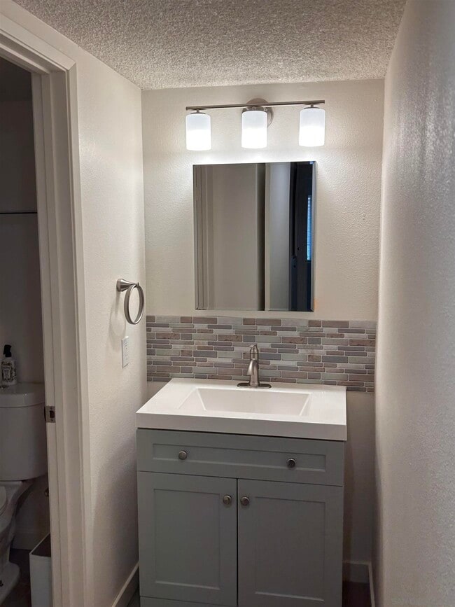 Building Photo - 3869 Camino Lindo