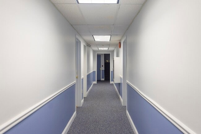 Building Photo - 11 Leonard Rd