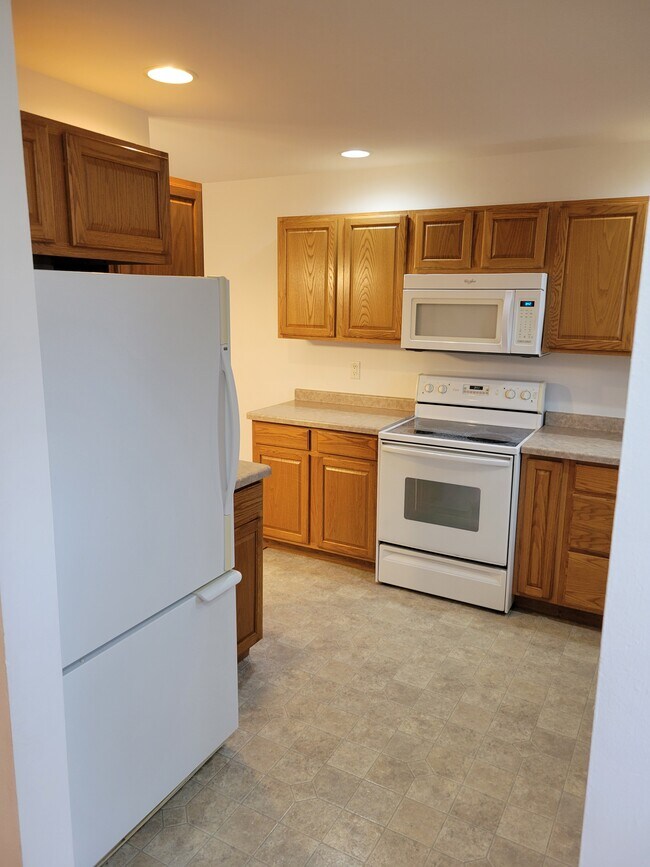 Kitchen - 153 Jennifer Ln