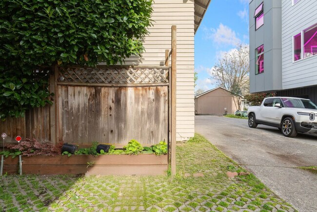 Building Photo - 2749 NW 65th St