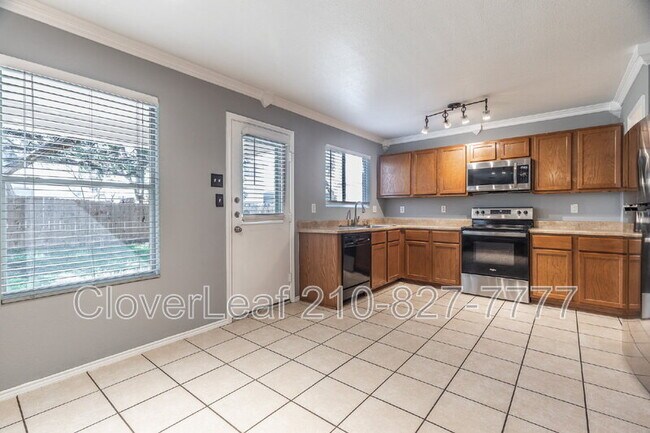 Building Photo - 5818 Sherbrooke Oak
