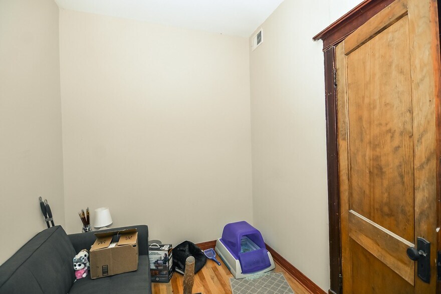 Building Photo - 852 N Leavitt
