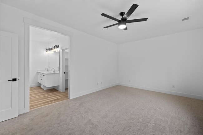 Building Photo - 208 Bogey Ln