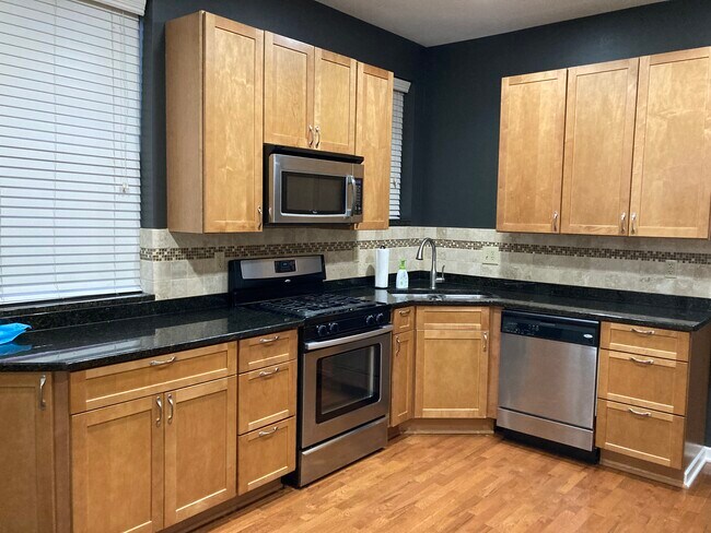 Building Photo - 742 S Front St