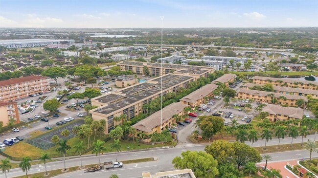 Building Photo - 6850 NW 173rd Dr