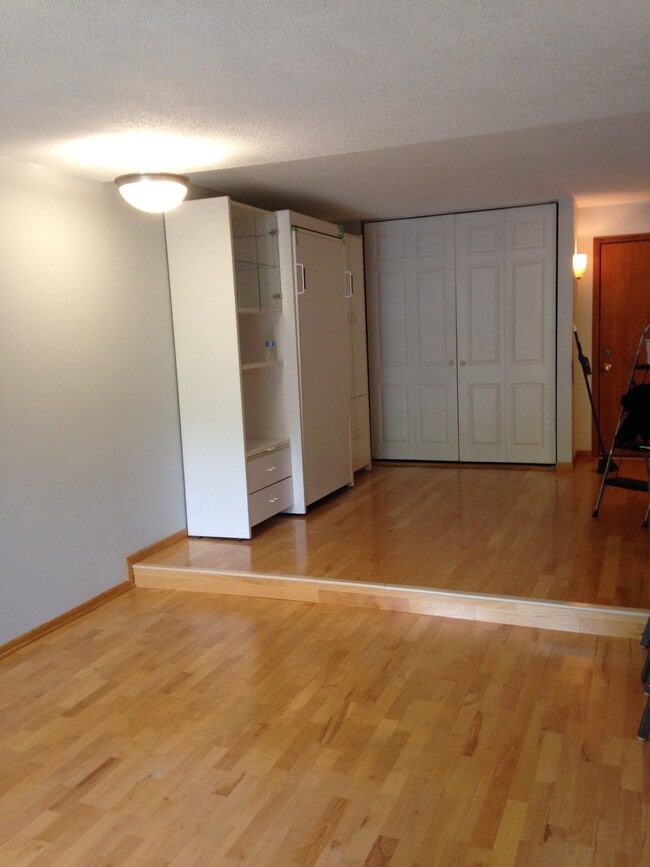 Building Photo - 1601 N Innsbruck Dr