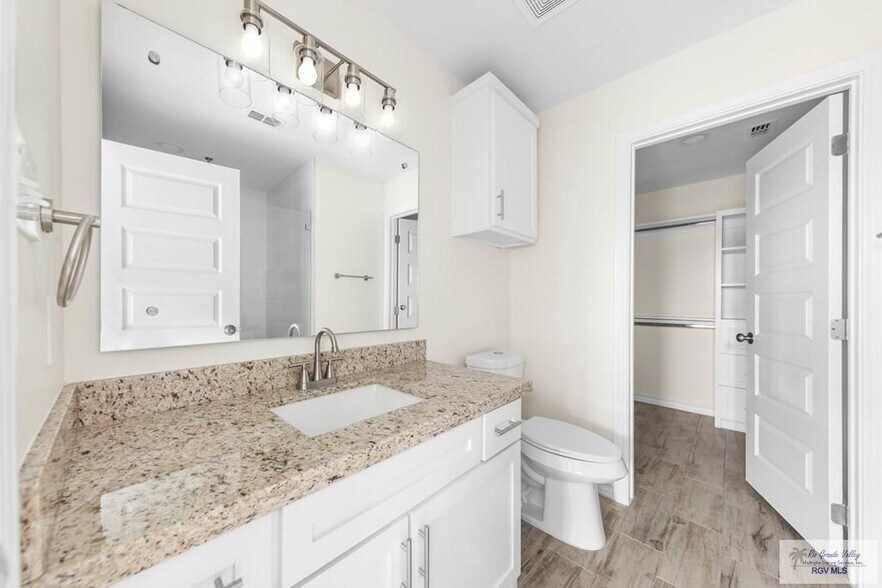 Building Photo - 690 Seminole Ln