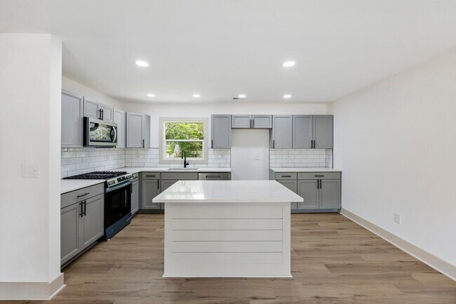 Building Photo - 1411 Westway Dr