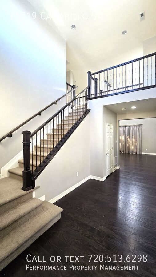 Building Photo - 11719 Camarillo St