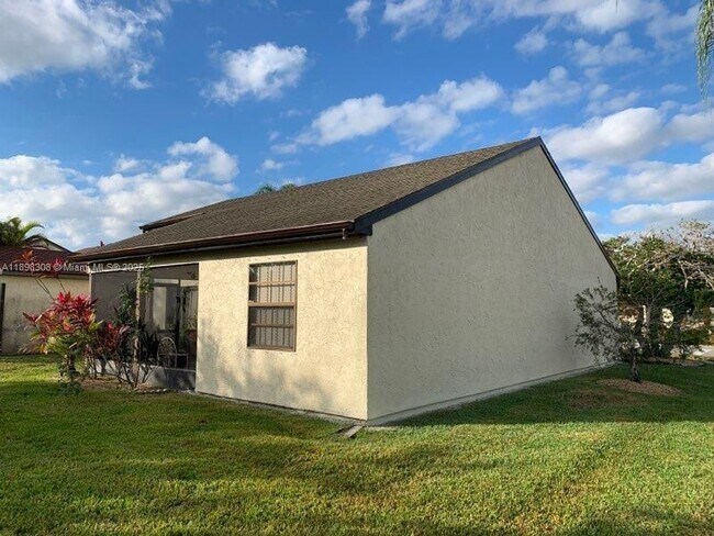 Building Photo - 1301 SE Carrington Ct