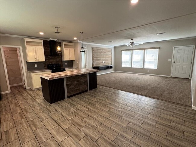 Building Photo - 685 Eileens Way