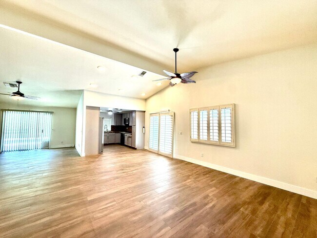 Building Photo - Landau Manor - FANTASTIC 4Br/2ba/3 car garage w/ POOL & SOLAR!